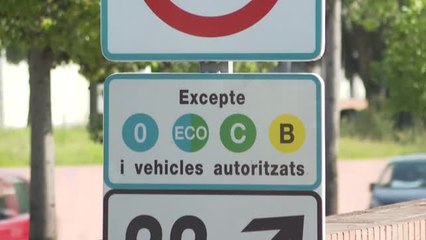 Barcelona pone coto a los coches viejos en el centro de la ciudad