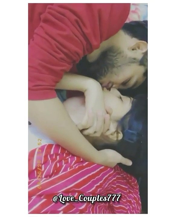 COUPLE ROMANCE KISSING SEXY