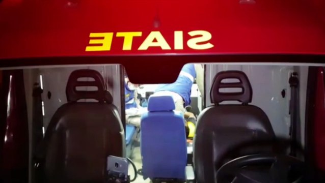 Jovem é socorrido ao bater em rodado de caminhão no Bairro São Cristóvão