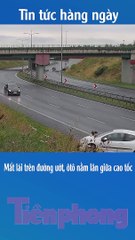 Mất lái trên đường ướt, ôtô nằm lăn giữa cao tốc.