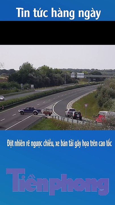 Đột nhiên rẽ ngược chiều, xe bán tải gây họa trên cao tốc