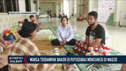 Sejumlah Warga yang Rumahnya Terdampak Banjir Mengungsi ke Masjid