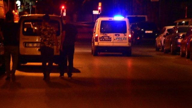 Boynuna bıçak dayayıp, 250 bin lirayı gasbettiler