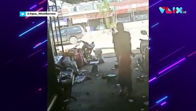 Detik-detik Rampok Berpistol Gasak Habis Toko Emas