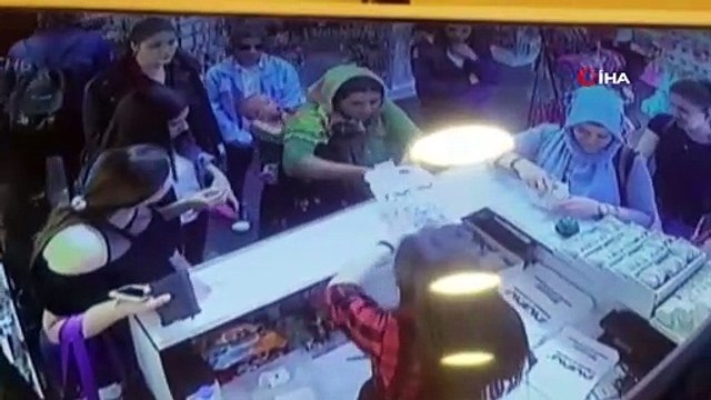 Kasiyerin dikkati, sahte para vermek isteyen kadını yakalattı