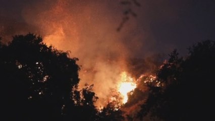 Un incendio cerca de Los Ángeles inquieta a las autoridades por su proximidad