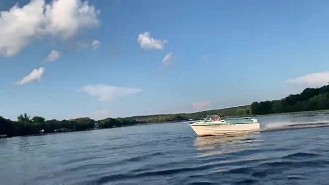 Un homme ivre découvre qu'il n'y a pas de freins sur un bateau