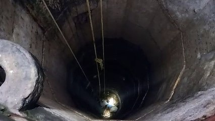 घर से गुस्सा होकर युवक कुएं में कूदा