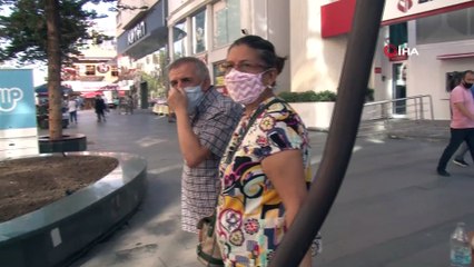 Kısıtlamaya takılıp maaşını çekemeyen yaşlı amca: “Amcan 65 yaş üzeri ama üniversiteliler rakip tanımaz”