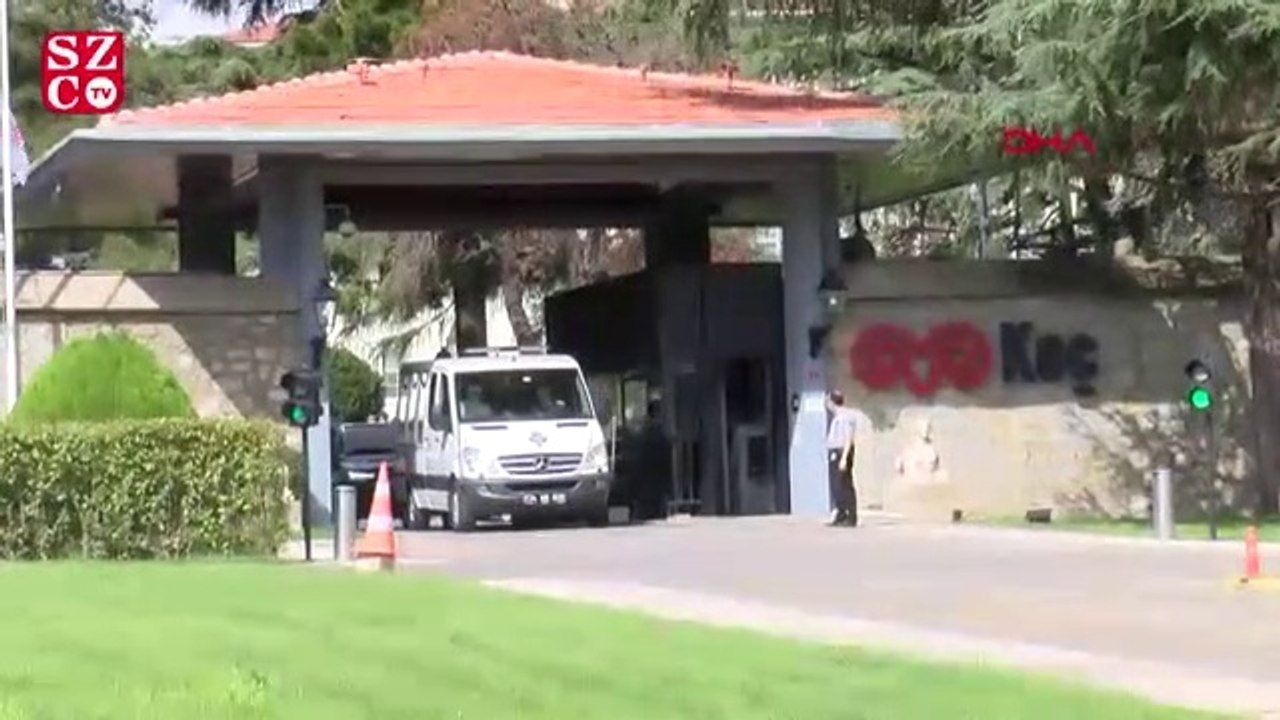 Suna Kıraç için Koç Holding önünde tören düzenlendi