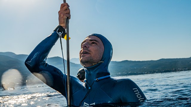 Nouveau record du monde d'apnée à 112 m pour Arnaud Jérald