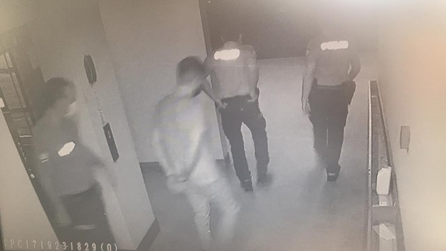Sevgilisinin 9. kattaki balkondan sarkıttığı kadını özel harekat kurtardı
