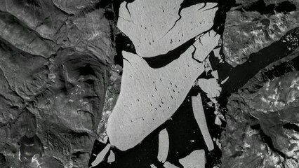 Warmth splinters massive piece of ice away from the Arctic’s largest remaining ice shelf