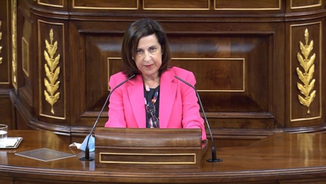 Robles rechaza suspender la salida de militares a los 45 años