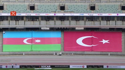 Neftçi-Galatasaray karşılaşmasının oynanacağı statta "kardeşlik" pankartları