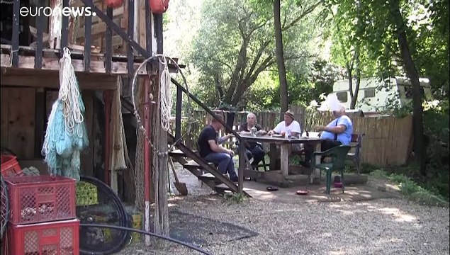 Pollution : en Serbie, les eaux du Danube s'assombrissent