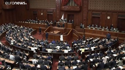 Szuga Josihide az új japán miniszterelnök