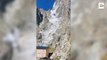 Un touriste filme un énorme glissement de terrain dans les Alpes