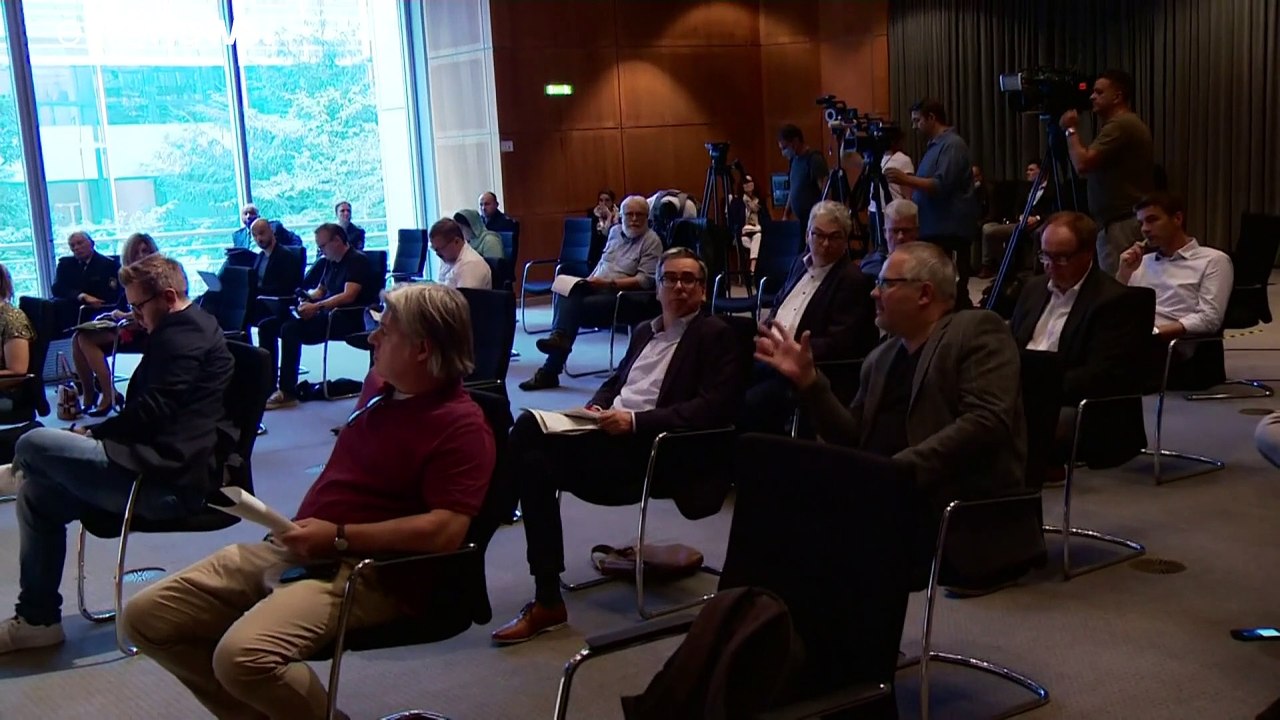 Nordrhein-Westfalen: Rechtsextreme Chatgruppen bei Polizei entdeckt