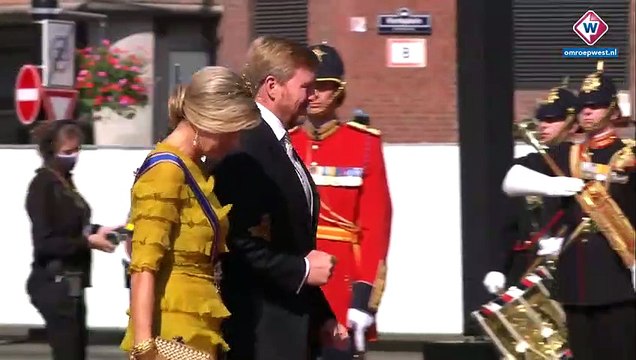 Koning Willem-Alexander leest de troonrede voor in de Grote Kerk - OMROEP WEST_vTsQZdIGog8_480p