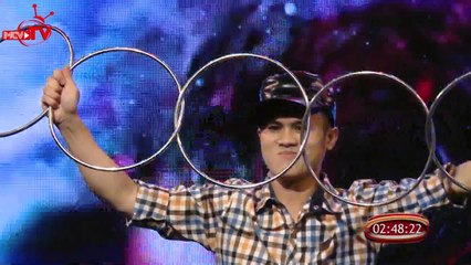 Nguyễn Văn Oanh - tài năng xiếc Việt Nam mới nổi năm 2016.