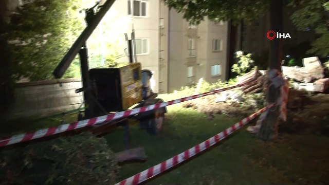 Küçükçekmece’de sitenin istinat duvarı çöktü