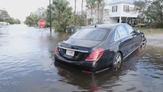 Sally se reduce a tormenta tropical y provoca inundaciones catastróficas