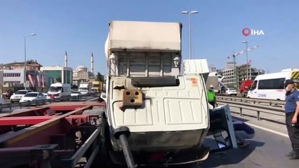 Tem'de trafiği kilitleyen tır yangını