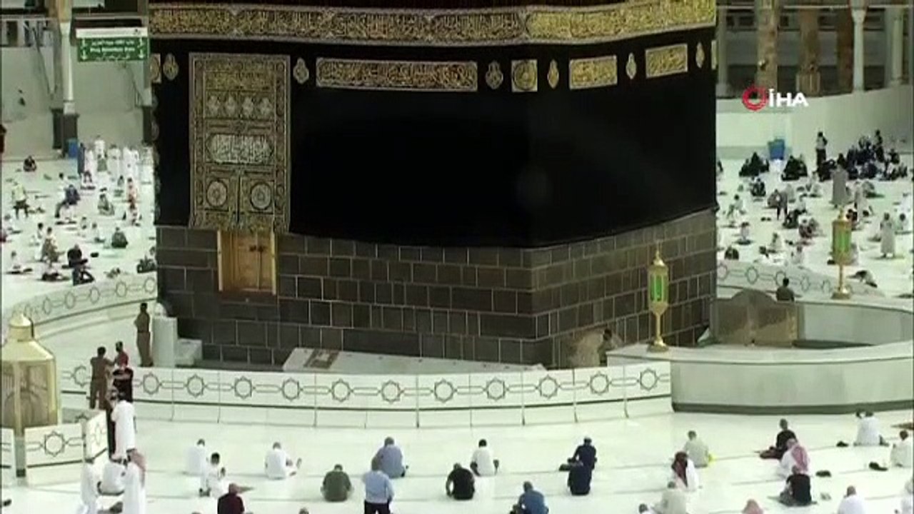 Suudi Arabistan umre ziyaretlerini kademeli olarak başlatacak