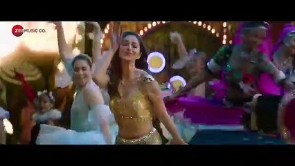 Beyonse_Sharma_Jayegi_-_Khaali_Peeli_|_Ishaan,_Ananya|_Nakash_&_Neeti_|_Vishal_&_Shekhar|_Kumaar,Raj(360p)