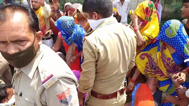 इकदिल स्टेशन रॉड पर ट्रैक्टर की ट्रॉली से दबकर हुई महिला की मौत