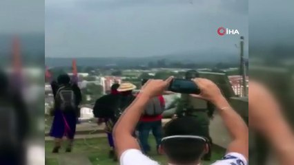 - Kolombiya'da halk İspanyol subayın heykelini yıktı