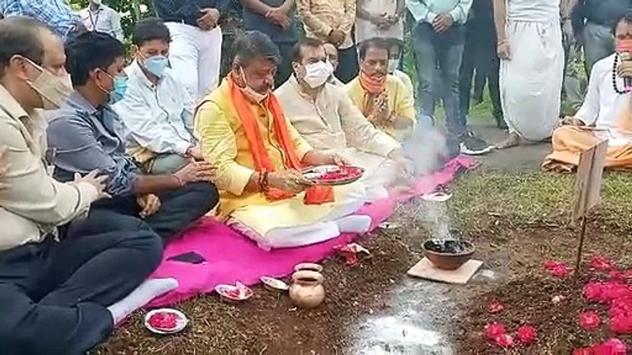 सर्वपितृ अमावस्या पर कैलाश विजयवर्गीय ने पितृ प...