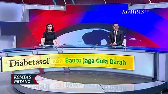 Rusak Parah! Mobil Sedan Tertabrak KRL di Pelintasan Kawasan TPU Tanah Kusir