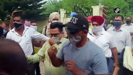 पठानकोट जिले में अपने चाचा के घर पहुंचे सुरेश रैना