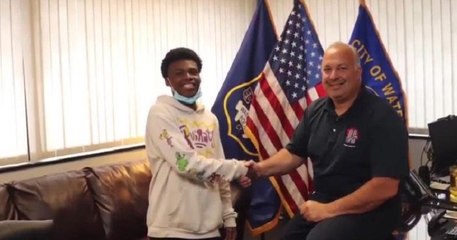 Connecticut : un adolescent sauve une mère et ses trois enfants dans une voiture en feu