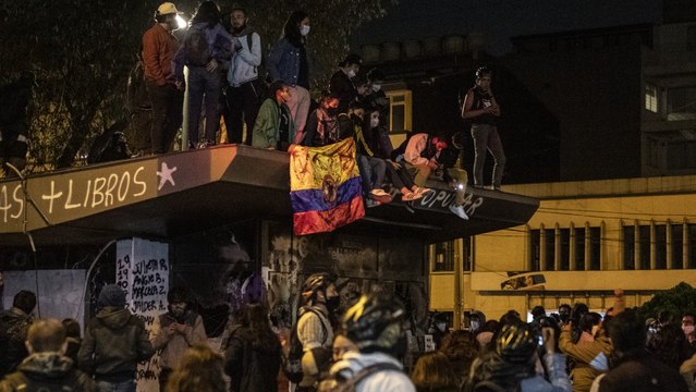 Hay pruebas sobre vínculos de disidencias y ELN con protestas en Bogotá: Policía