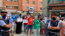 Manifestantes gritan contra Casado 