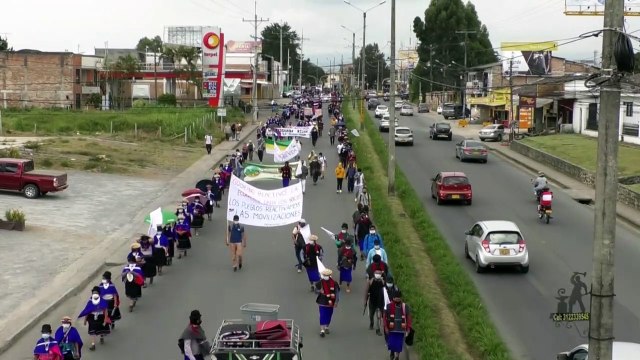 Colombie: des Amérindiens abattent la statue d'un conquistador espagnol (2)