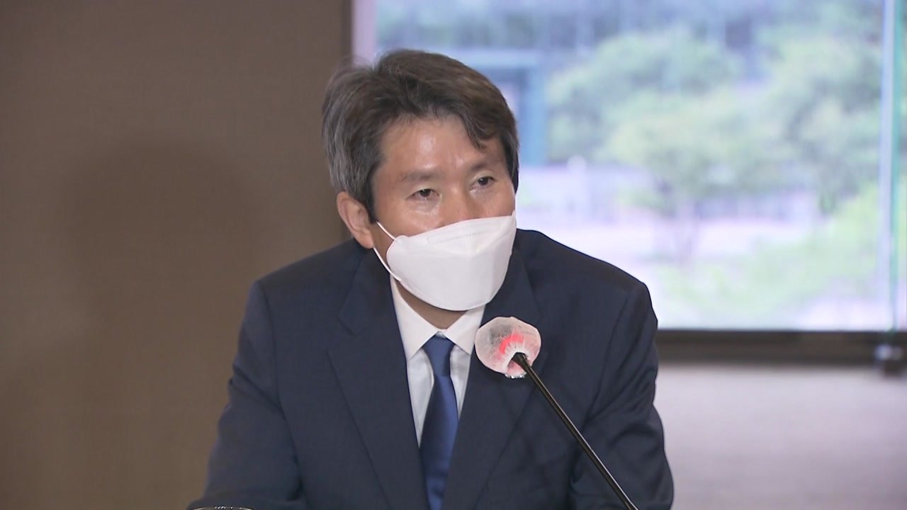 이인영 "일관성 있는 대북정책 고민...대북 인식 등 갈등구조 형성" / YTN