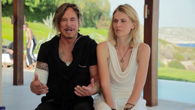 Μίκι Ρουρκ: Δεν υπάρχει αμερικάνικο όνειρο. Νιώθω ενοχές που ενώ έχω τόσα, άλλοι δεν έχουν τίποτα