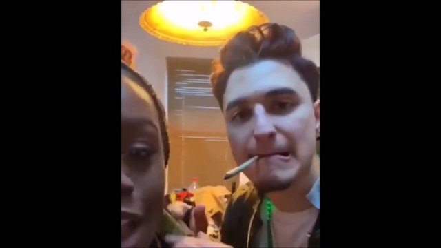 Boucles d’oreilles briquet... pas vraiment une bonne idée