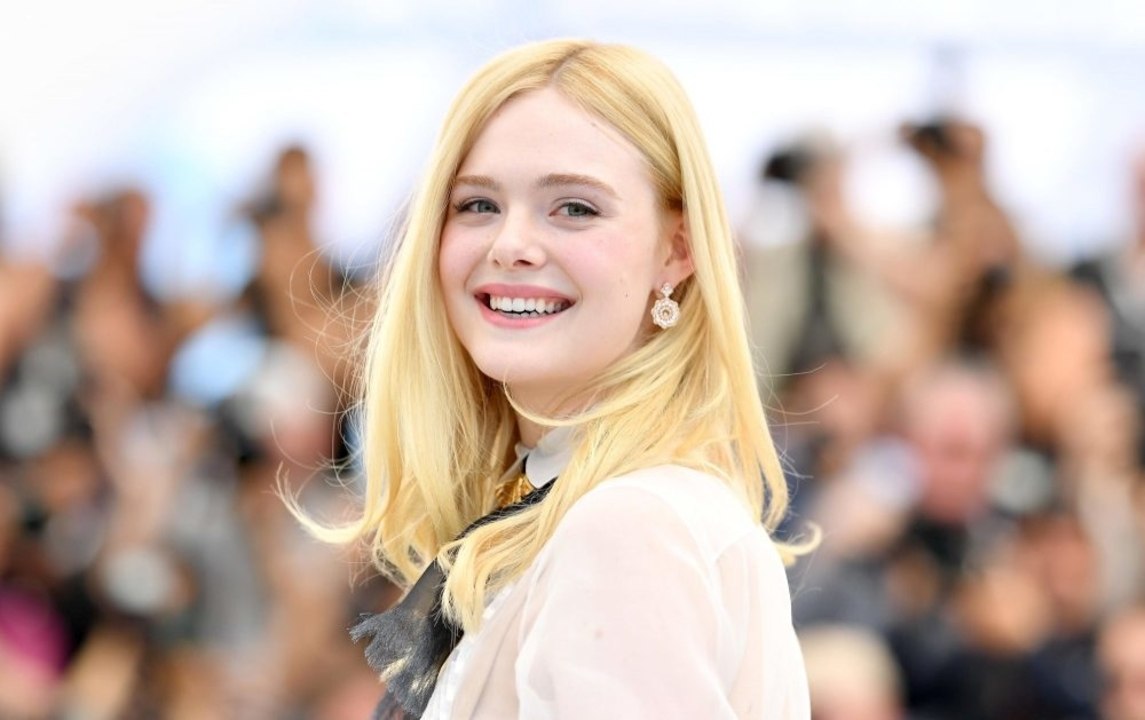 Elle Fanning's No-Makeup Selfie Shows off Her Eczema