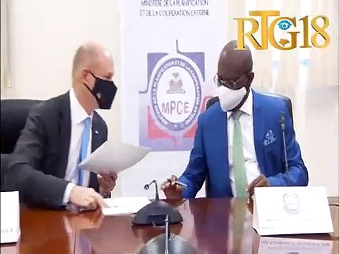 Gouvènman ayisyen an ak gouvènman Canada siyen pwotokòl akò pou ranfòse PNH la