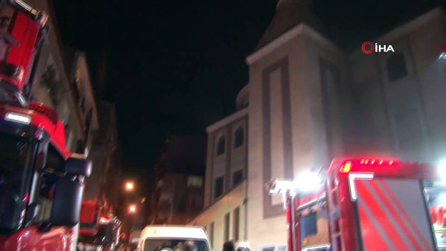 Esenlerde bir Caminin altında bulunan sandalye atölyesinde yangın çıktı, Olay yerine çok sayıda itfaiye ekibi sevk edildi