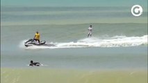 O surfista capixaba Krystian Kymerson realiza manobras nas ondas de Regência
