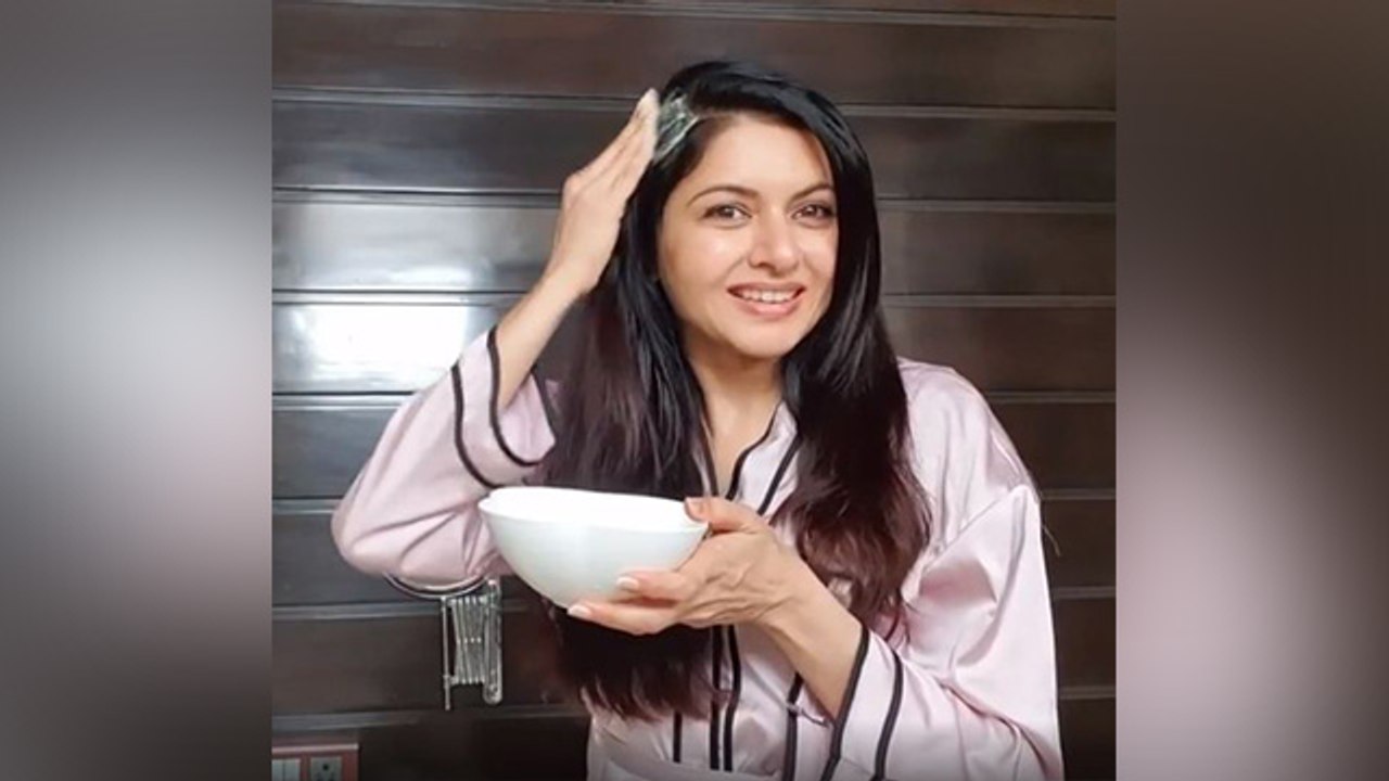 Bhagyashree के काले-घने बालों का राज है मेथी दाना, देखें Video । Boldsky