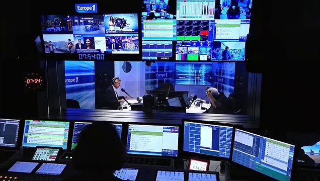 Emmanuel Macron à Gabriel Attal : Essaie de ne pas nous faire une Sibeth ! (Canteloup)