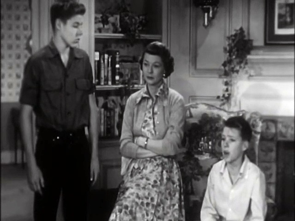 Classic TV Shows - The Adventures of Ozzie and Harriet -  "Separate Rooms"  (1953 Season 1)