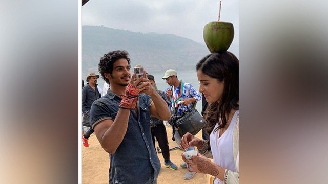 Ananya Panday ने खोली Ishaan Khatter की पोल, Set पर करते हैं ऐसी हरकत । Watch Video । Boldsky